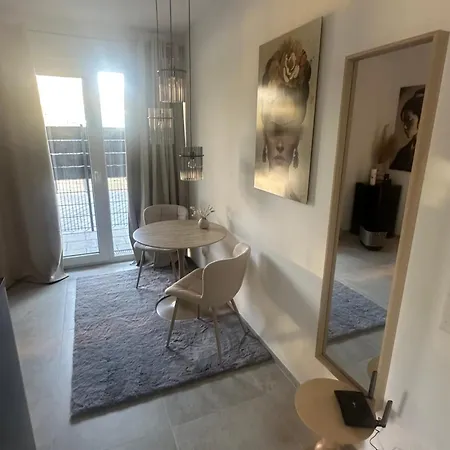 Modernes Mit Balkon Und Tiefgarage Toplage